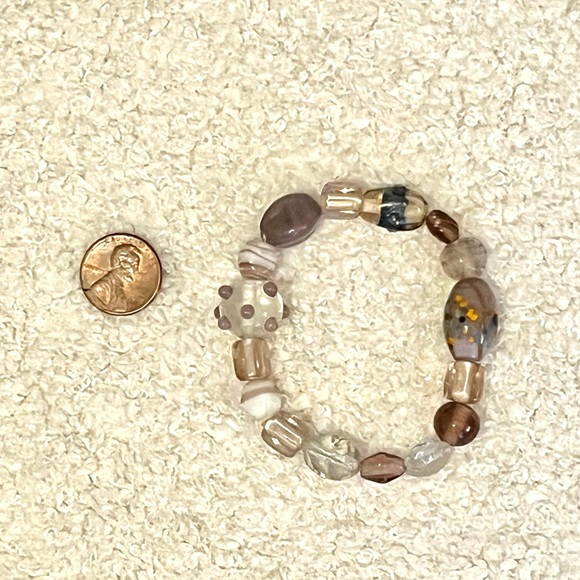 handmade lavender, purple, white glass hand painted beaded elastic bracelet - Picture 6 of 13